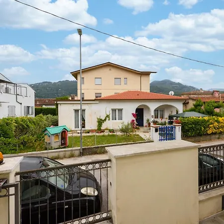 Residenza La Pietra By Mmega * Pietrasanta