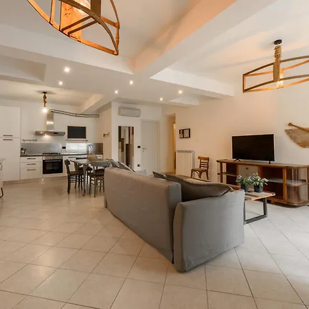 Residenza La Pietra By Mmega * Pietrasanta